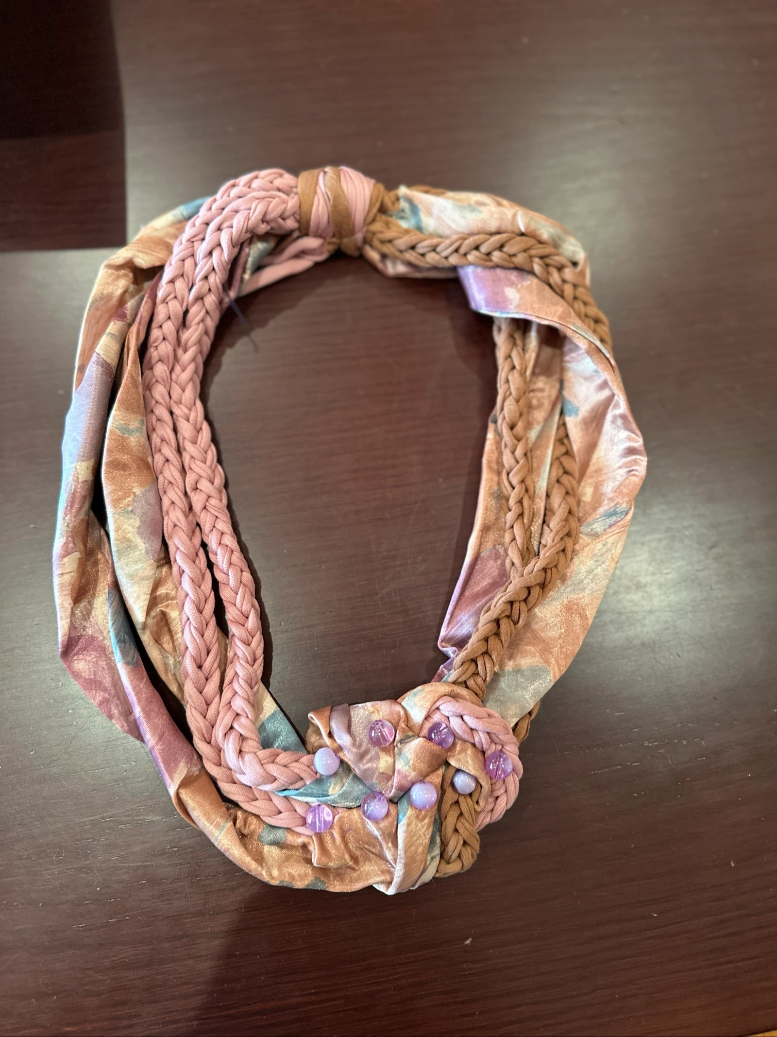 Colar feito à mão em cores claras – photo 8